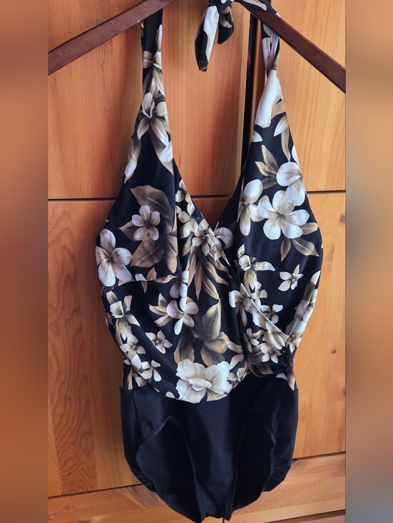 Miraclesuit Other - Miraclesuit Women's Black & Brown Floral Underwired One Piece Swimsuit Sz 16D